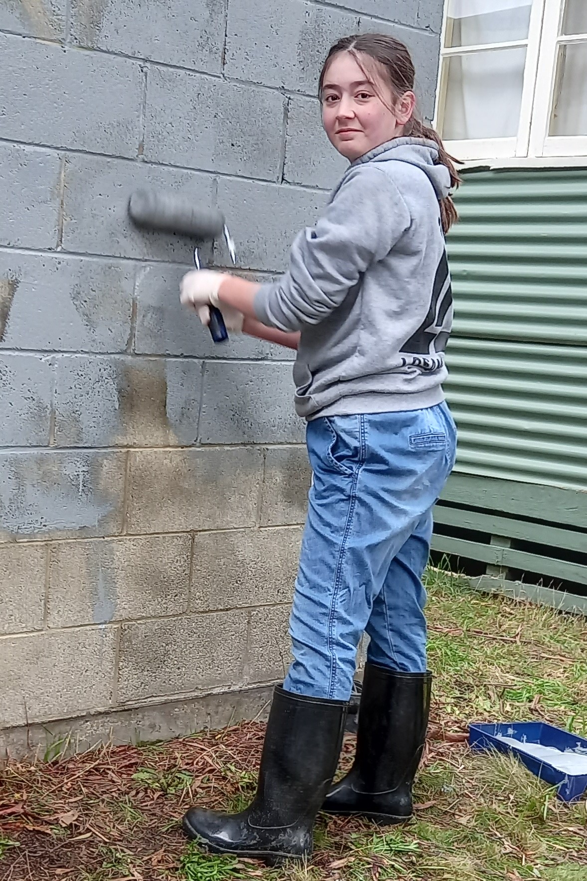 11th Ballarat Guides clean graffiti 2