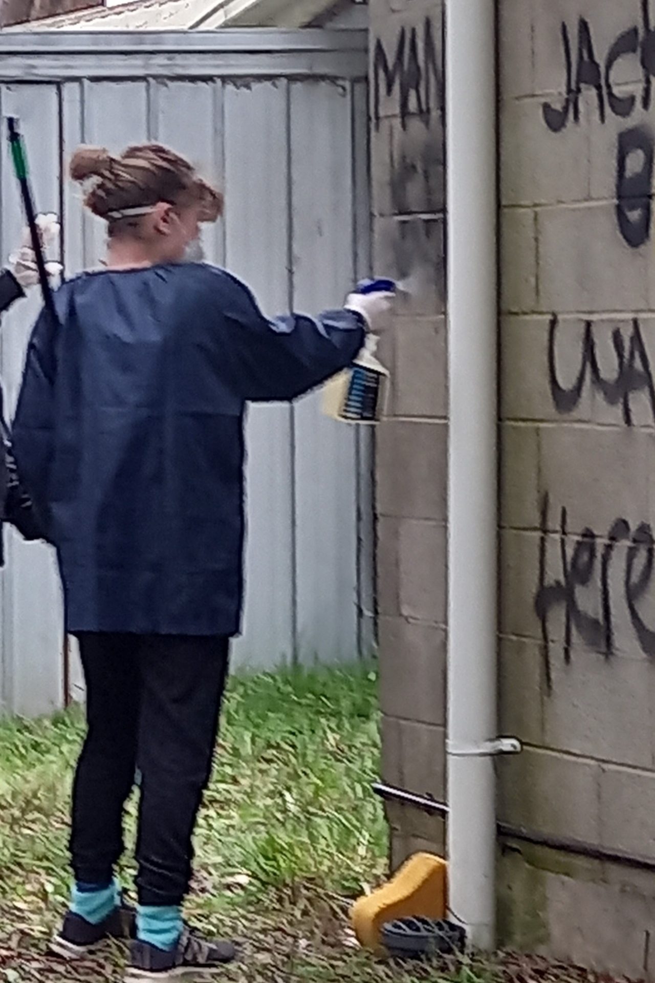 11th Ballarat Guides Clean Graffiti (7)