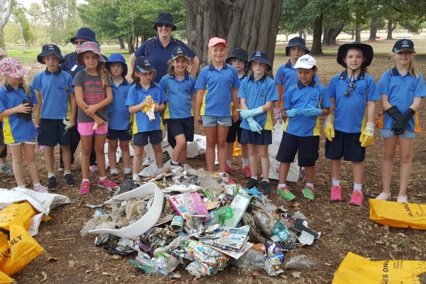 Ballarat Begonia Guides Clean Up Australia