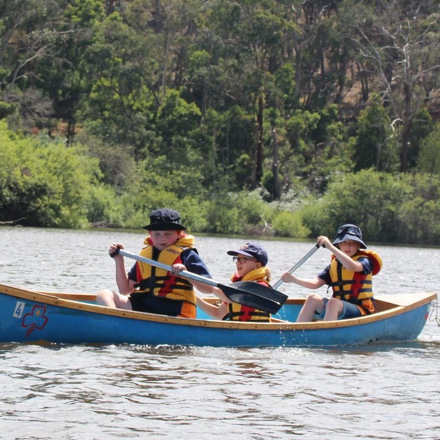 BallaratGirlGuides Canoeing 8237