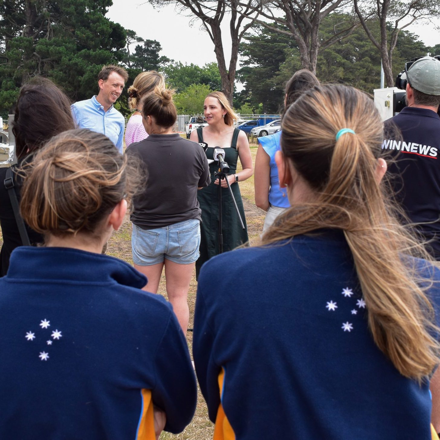 Courier Jamboree Amy With Guides