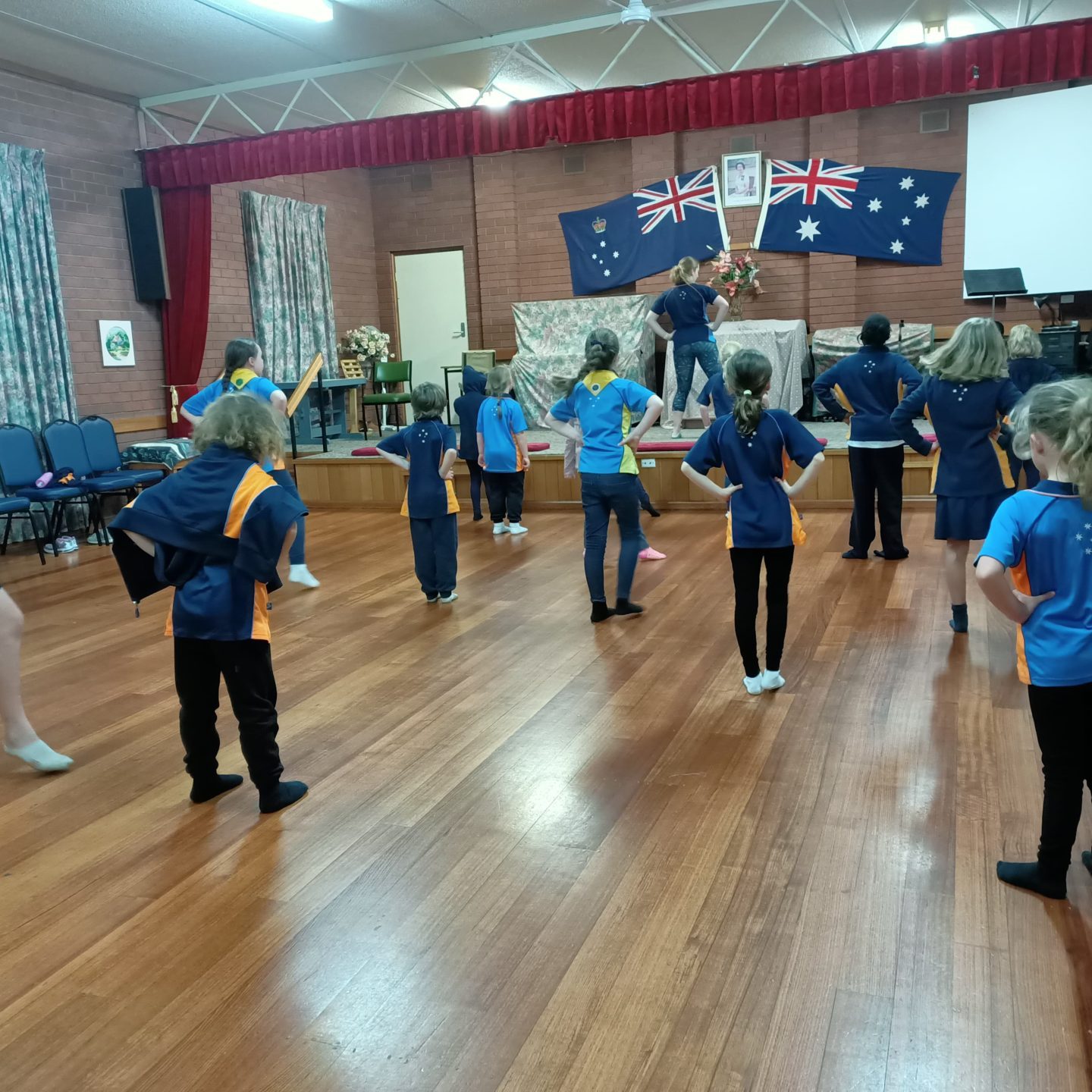 Delacombe Guides Dancing